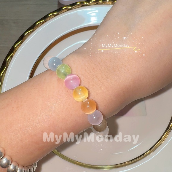 White And Colorful Selenite Bracelet 8mm - Picture 3 of 6